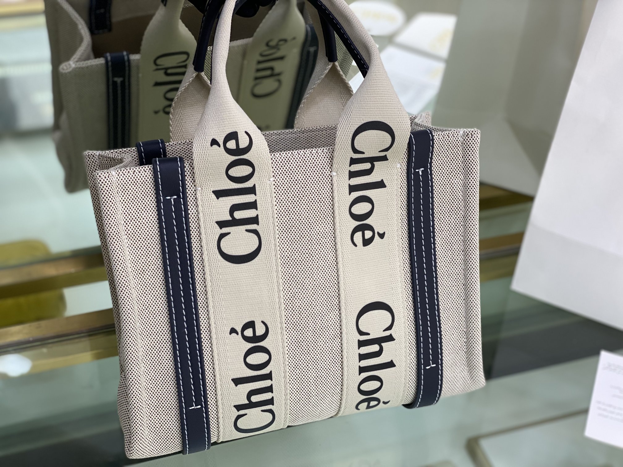 Chloe Small Woody Tote Bag In Linen